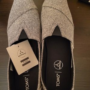 Toms